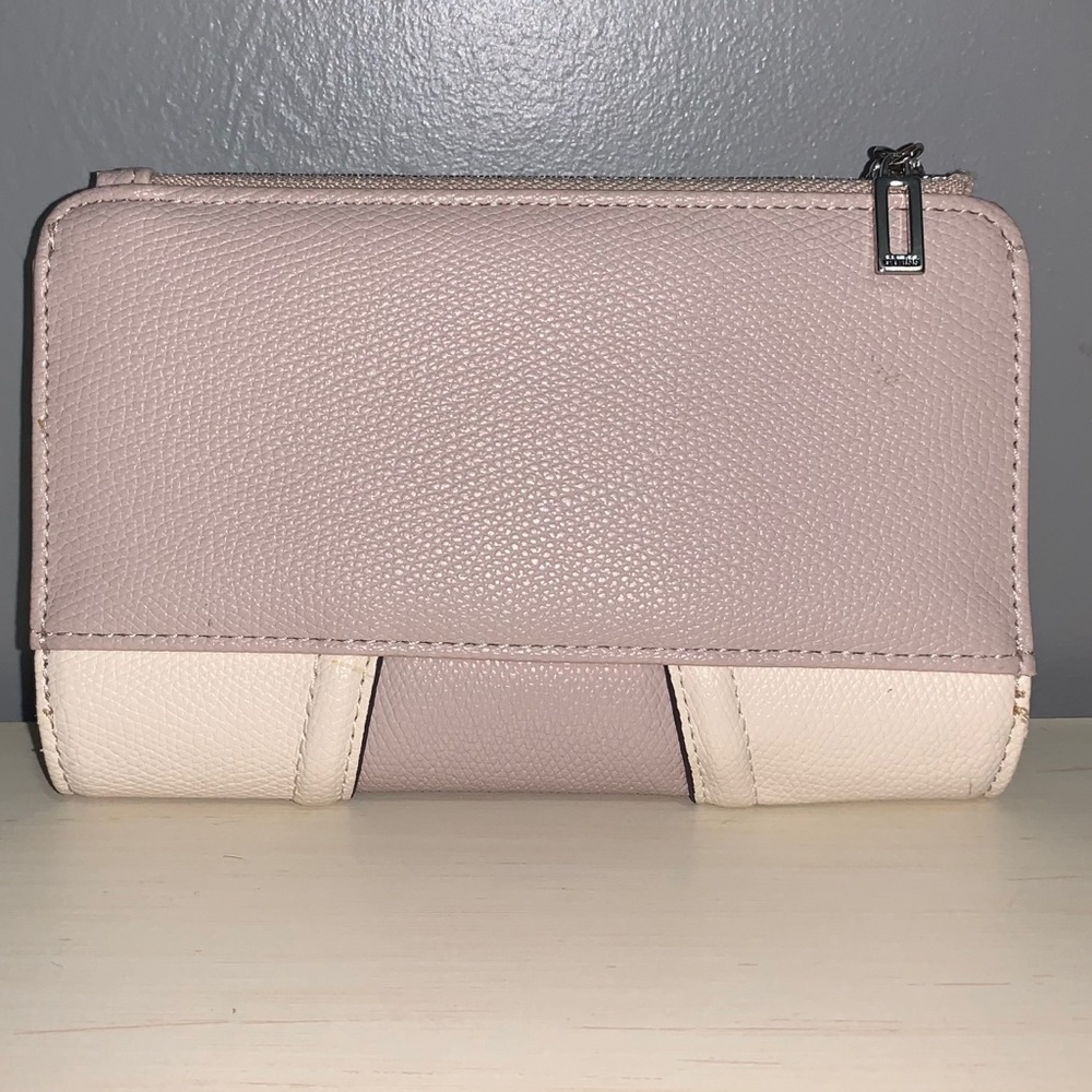 Pink Guess wallet - Picture 2 of 3